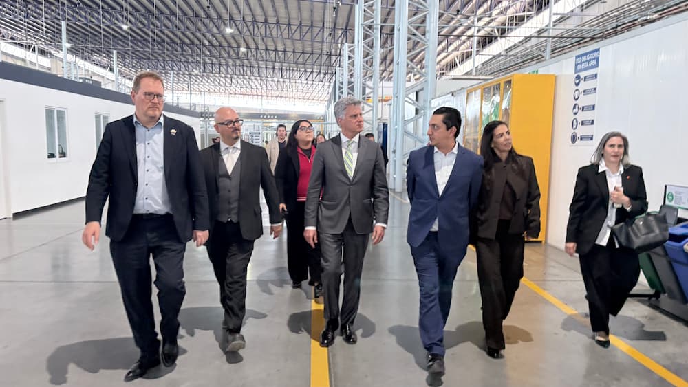 Fortalecen UNAQ y embajador de Canadá cooperación académica e industrial Fortalecen UNAQ y embajador de Canadá cooperación académica e industrial