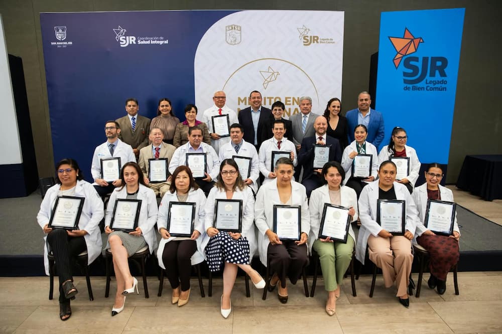 Galardonan a 17 médicas y médicos con el “Distintivo al Mérito en Medicina 2026” en San Juan del Río Galardonan a 17 médicas y médicos con el “Distintivo al Mérito en Medicina 2026” en San Juan del Río