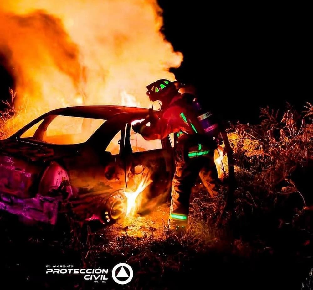 Incendio consume vehículo durante la noche en Coyotillos, El Marqués Incendio consume vehículo durante la noche en Coyotillos, El Marqués
