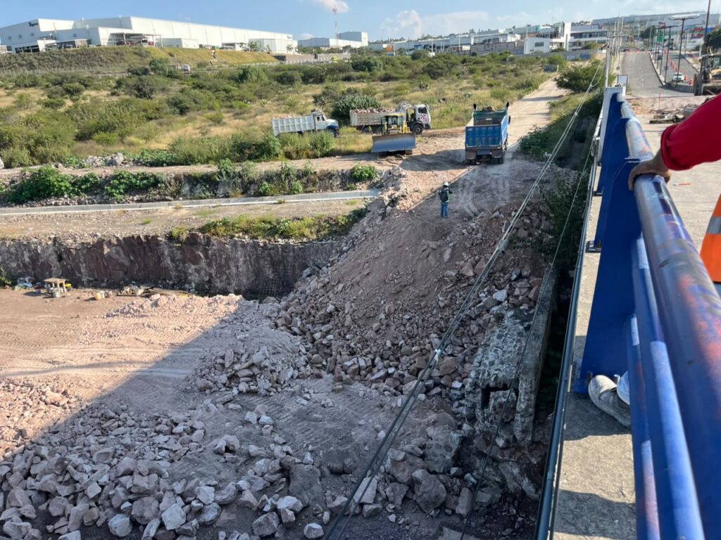 Modifican puente de la colonia México por obras del tren en San Juan del Río (3) Modifican puente de la colonia México por obras del tren en San Juan del Río