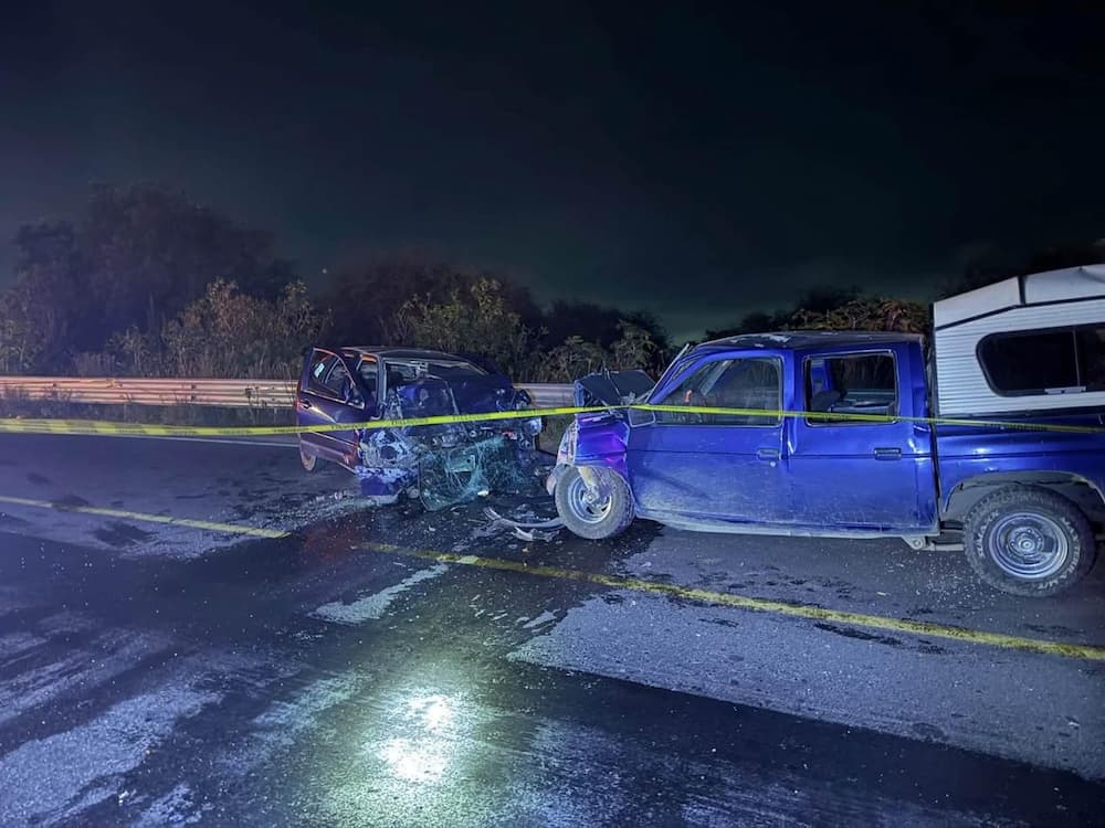 Muere una persona prensada tras choque frontal en Ezequiel Montes Muere una persona prensada tras choque frontal en Ezequiel Montes