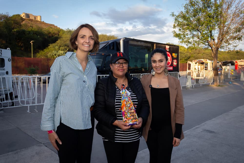 Premia López Birlain a los ganadores del concurso Rituales Arte y Vino en Querétaro Premia López Birlain a los ganadores del concurso Rituales: Arte y Vino en Querétaro