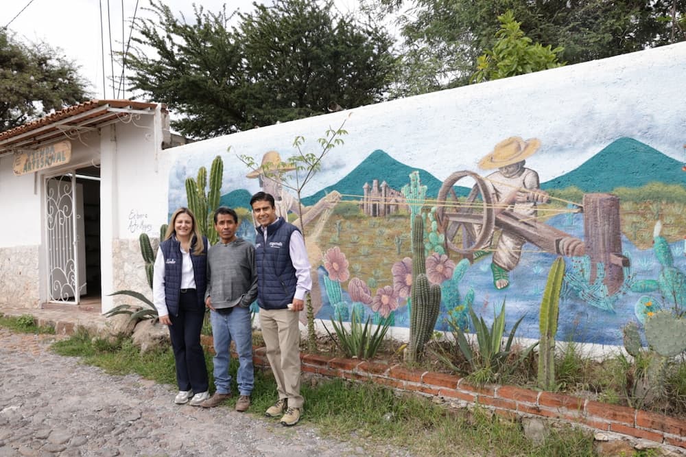 Titular de SEDESOQ visita talleres artesanales de Villa Progreso Titular de SEDESOQ visita talleres artesanales de Villa Progreso